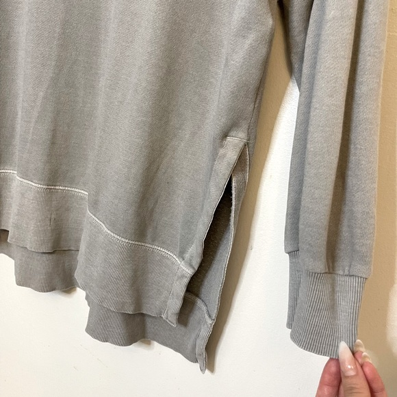 Women’s Old Navy Sweater - Picture 3 of 4